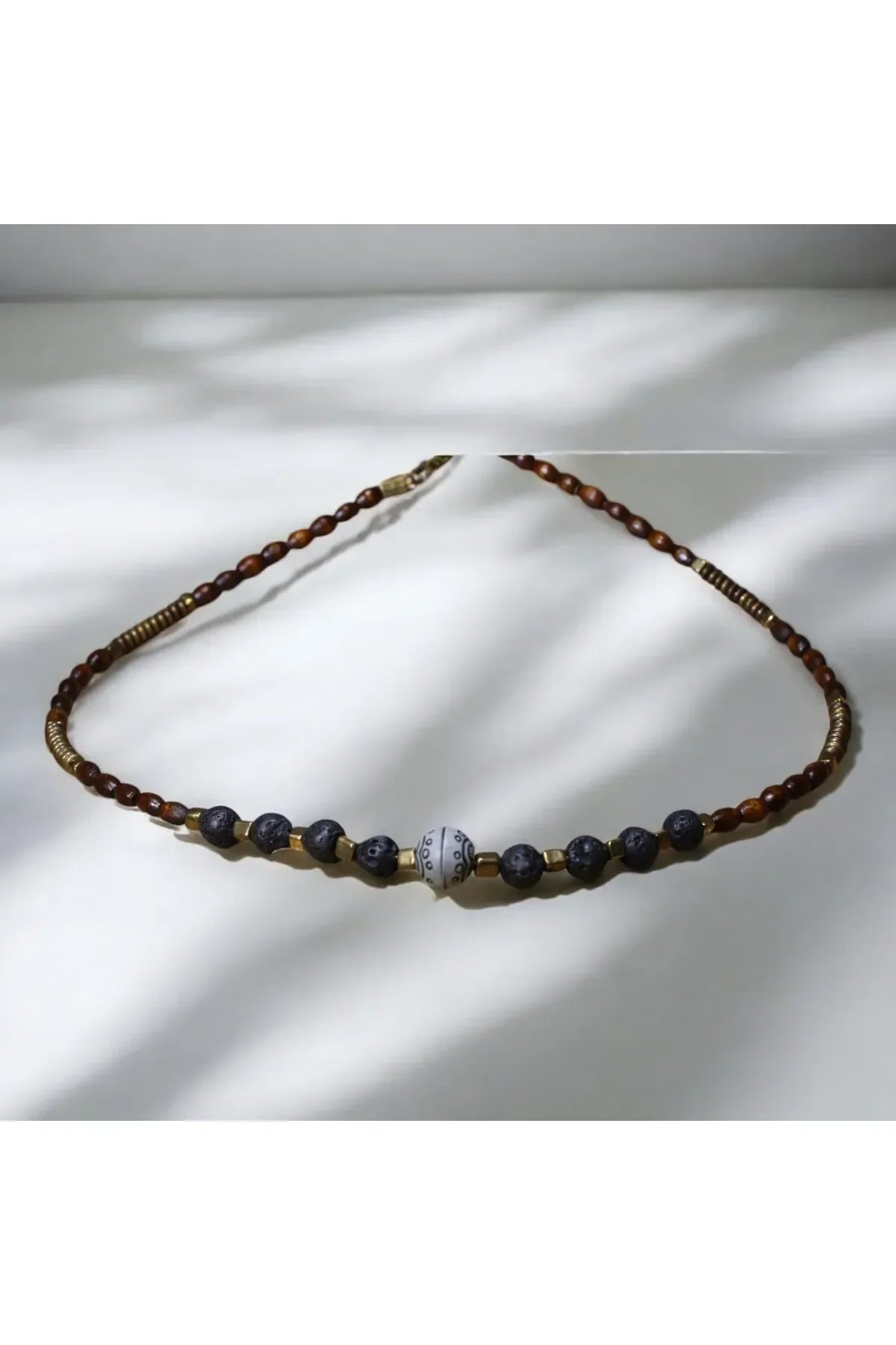 Siyah Lav Taşı, Ahşap ve Bijuteri Boncuklu Erkek Kolye – Doğal Şık Tasarım | 50 cm