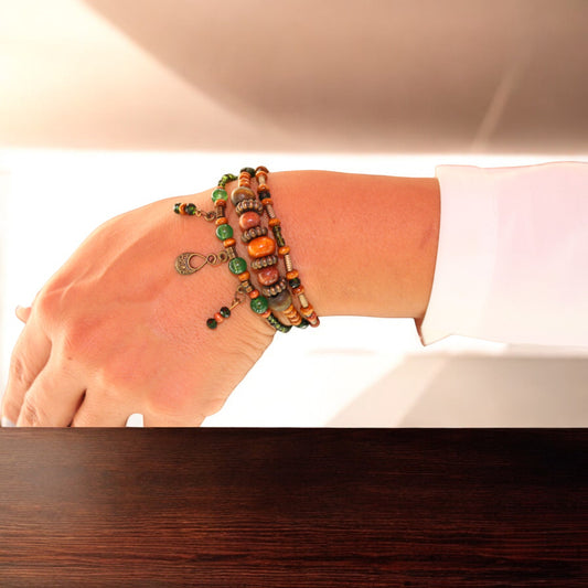 Metal Sallantı Boncuklu Ahşap ve Metal Kombinasyonlu Bileklik, Ayarlanabilir Klips Kapama