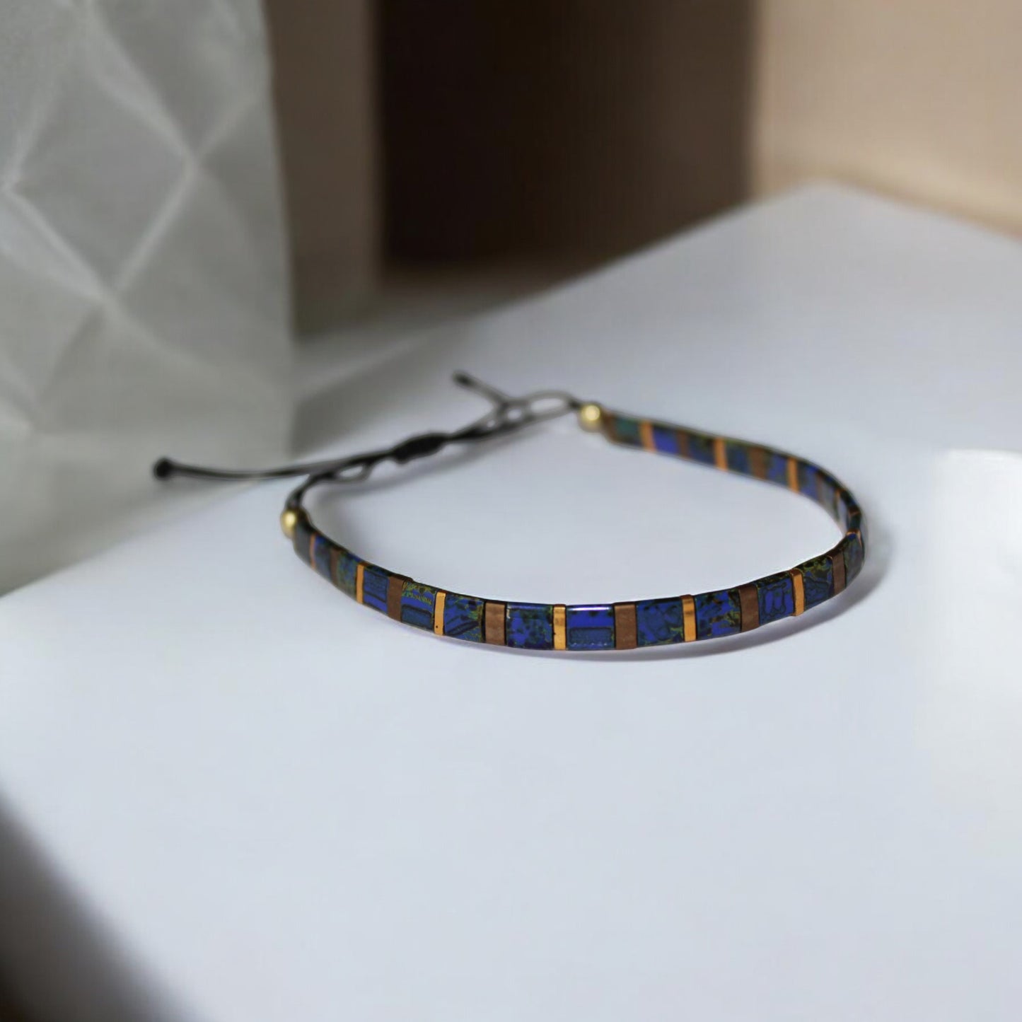 El Yapımı Tila Boncuk Bileklik – Lacivert Altın Antik Sarı – Ayarlanabilir Unisex Tasarım