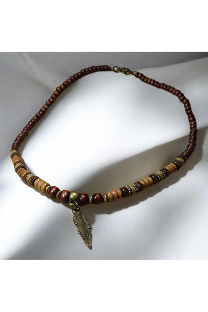 Ahşap ve Metal Boncuklu Erkek Kolye – Tüy Figürlü Şık Tasarım