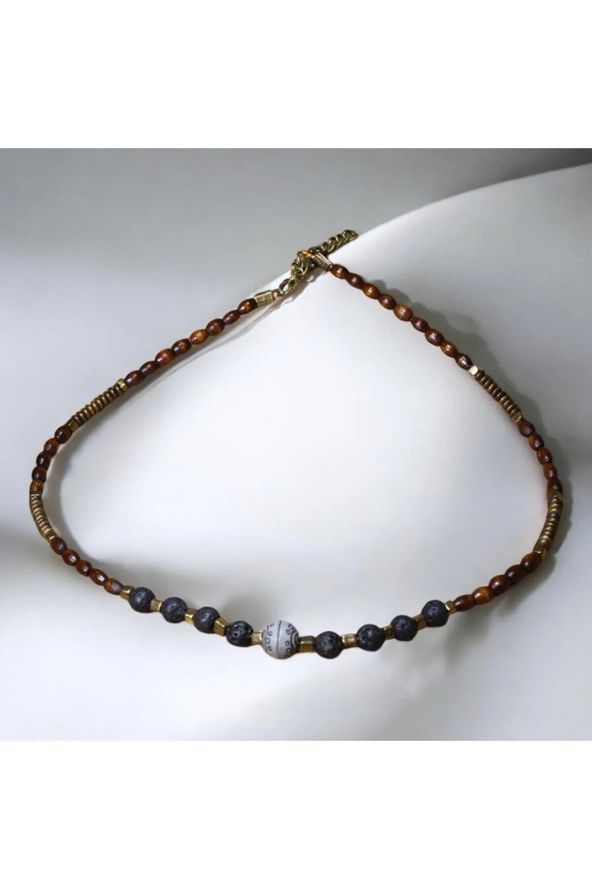 Siyah Lav Taşı, Ahşap ve Bijuteri Boncuklu Erkek Kolye – Doğal Şık Tasarım | 50 cm