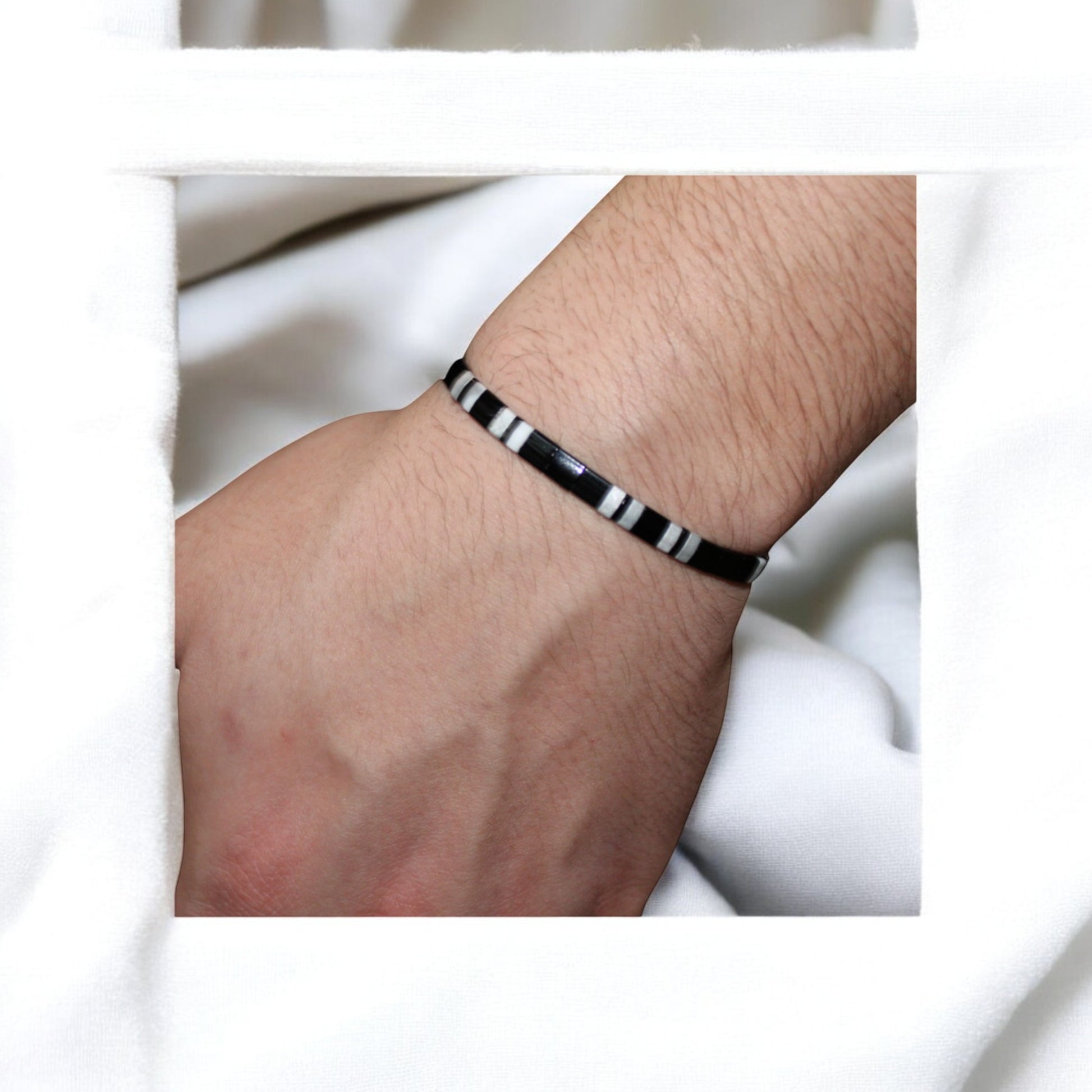 Siyah ağırlıklı beyaz tila boncuk el yapımı ayarlanabilir unisex bileklik
