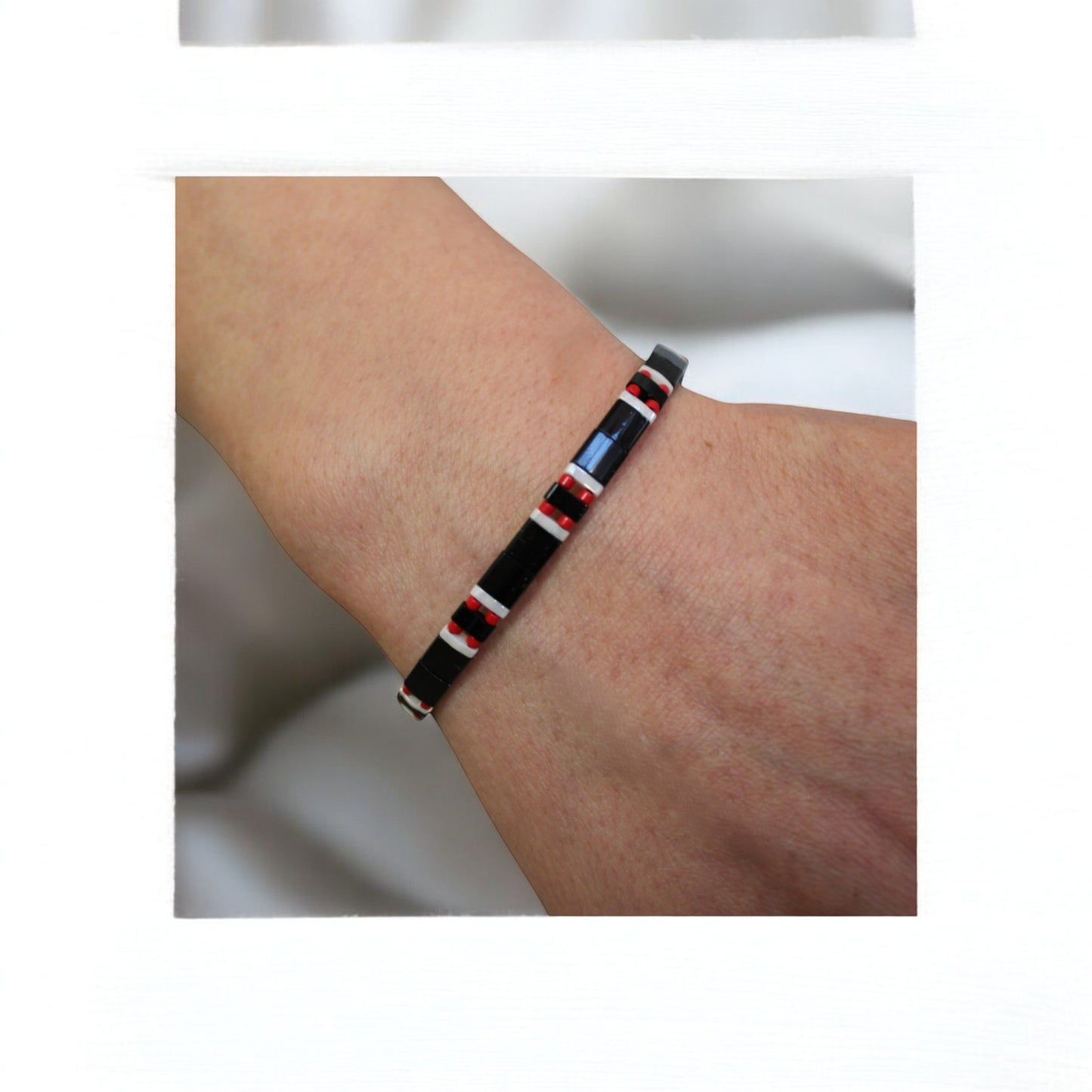 Tila Boncuk Zarif ve Renkli Bileklik Serisi | Kırmızı Miyuki Siyah Beyaz El Yapımı Model