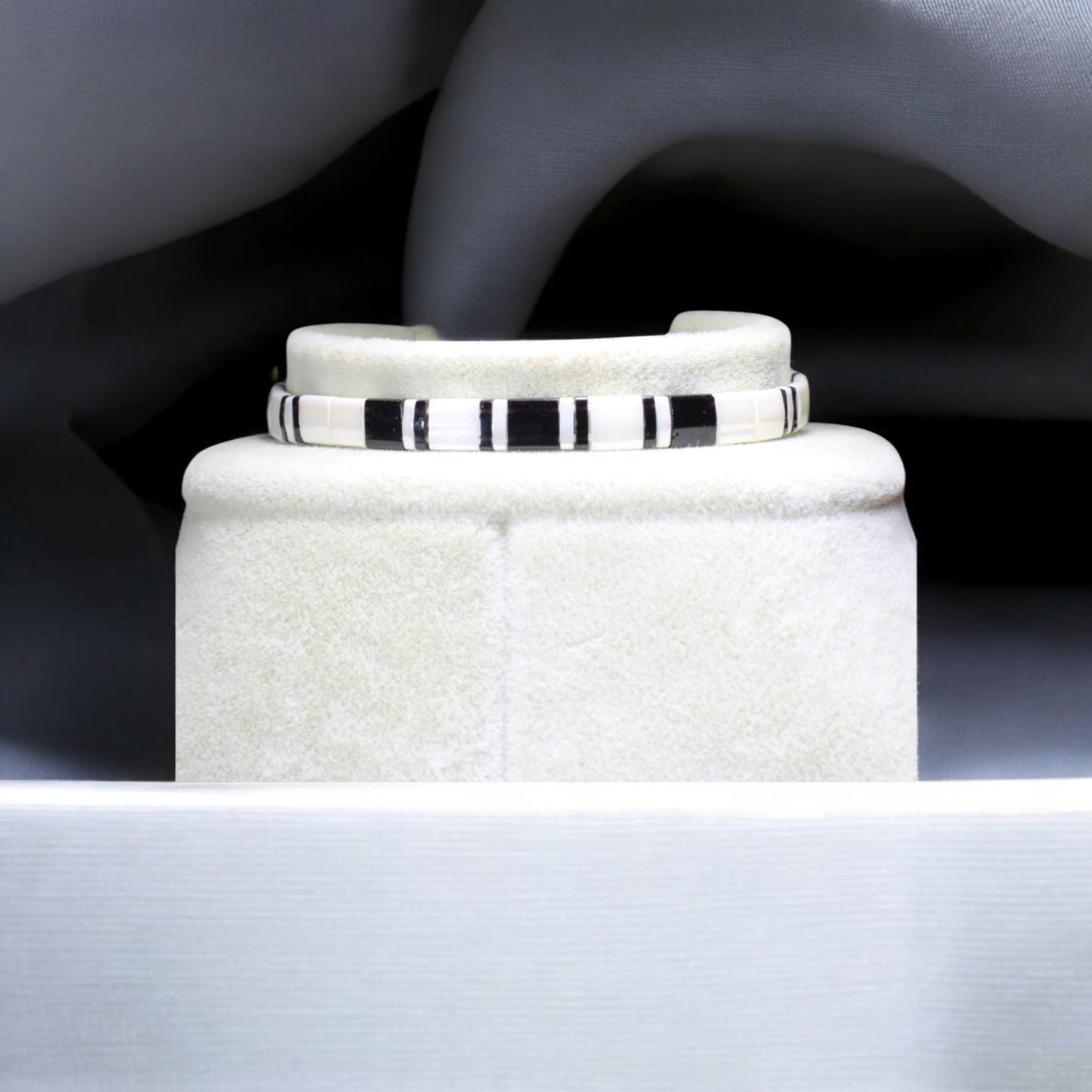 Tila Boncuk Zarif ve Renkli Bileklik Serisi | Beyaz Siyah El Yapımı Model