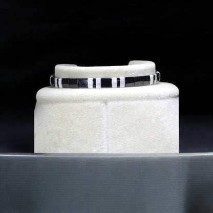 Siyah ağırlıklı beyaz tila boncuk el yapımı ayarlanabilir unisex bileklik