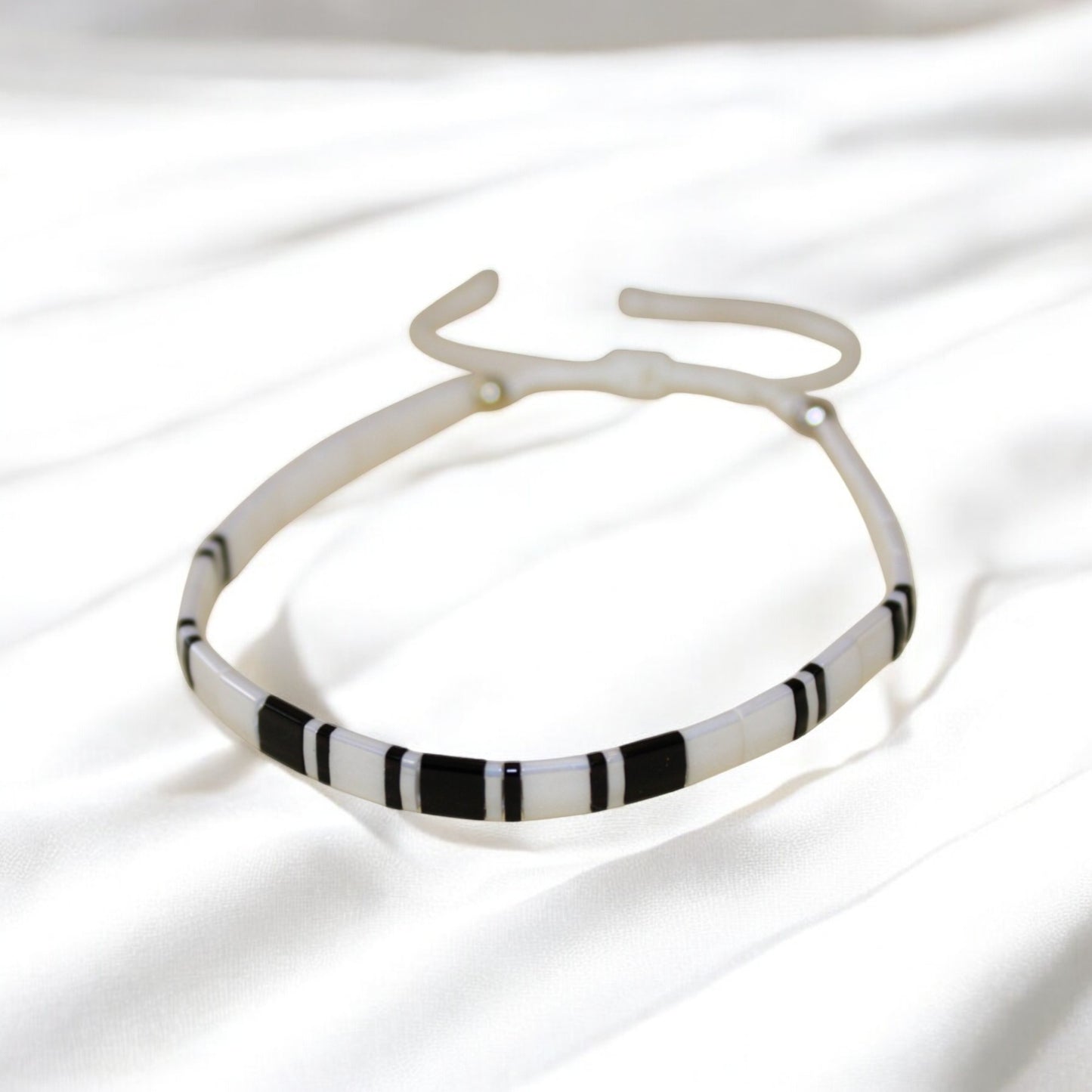 Tila Boncuk Zarif ve Renkli Bileklik Serisi | Beyaz Siyah El Yapımı Model