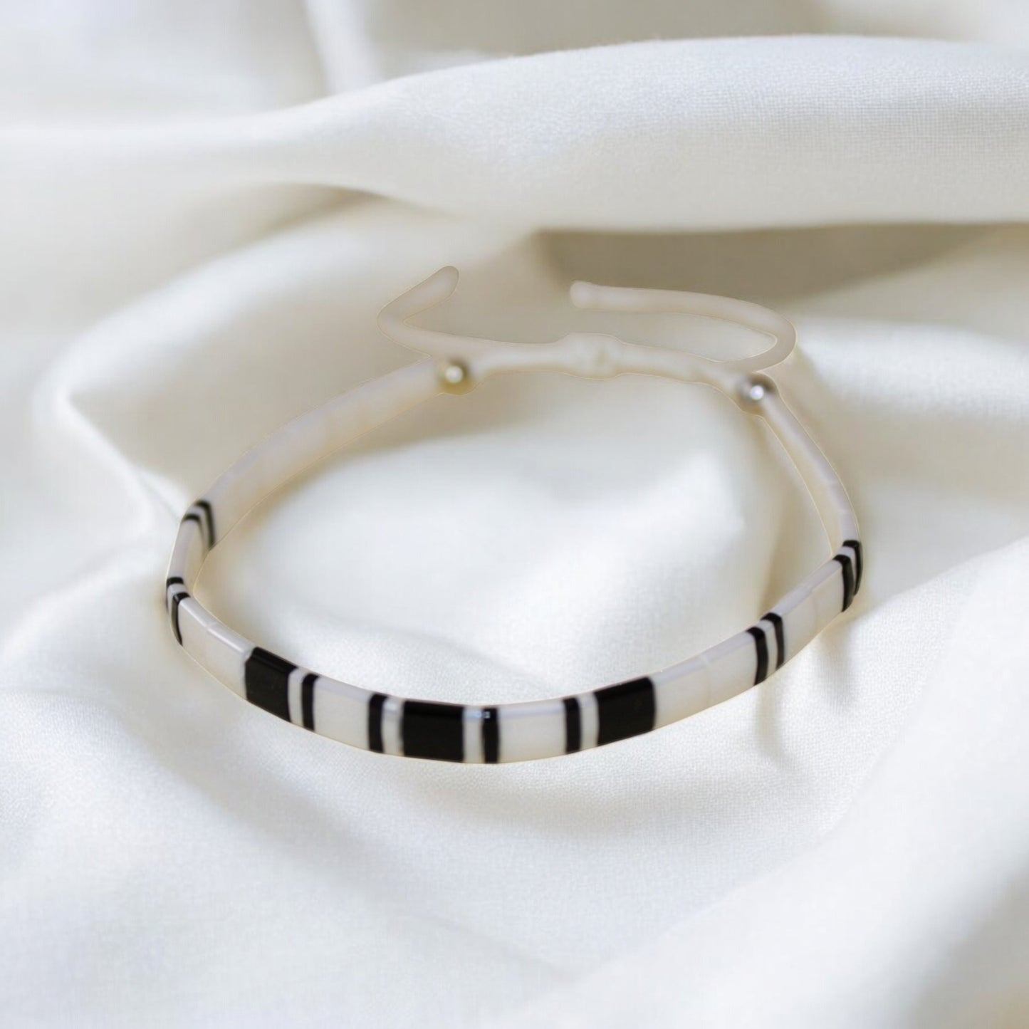 Tila Boncuk Zarif ve Renkli Bileklik Serisi | Beyaz Siyah El Yapımı Model