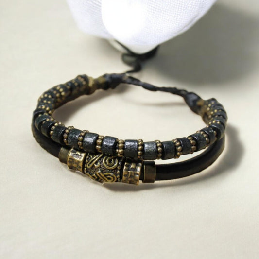 Antik Desenli Metal Figürlü -Siyah Deri ve Yeşil Ahşap Boncuklu İki Parça Bileklik