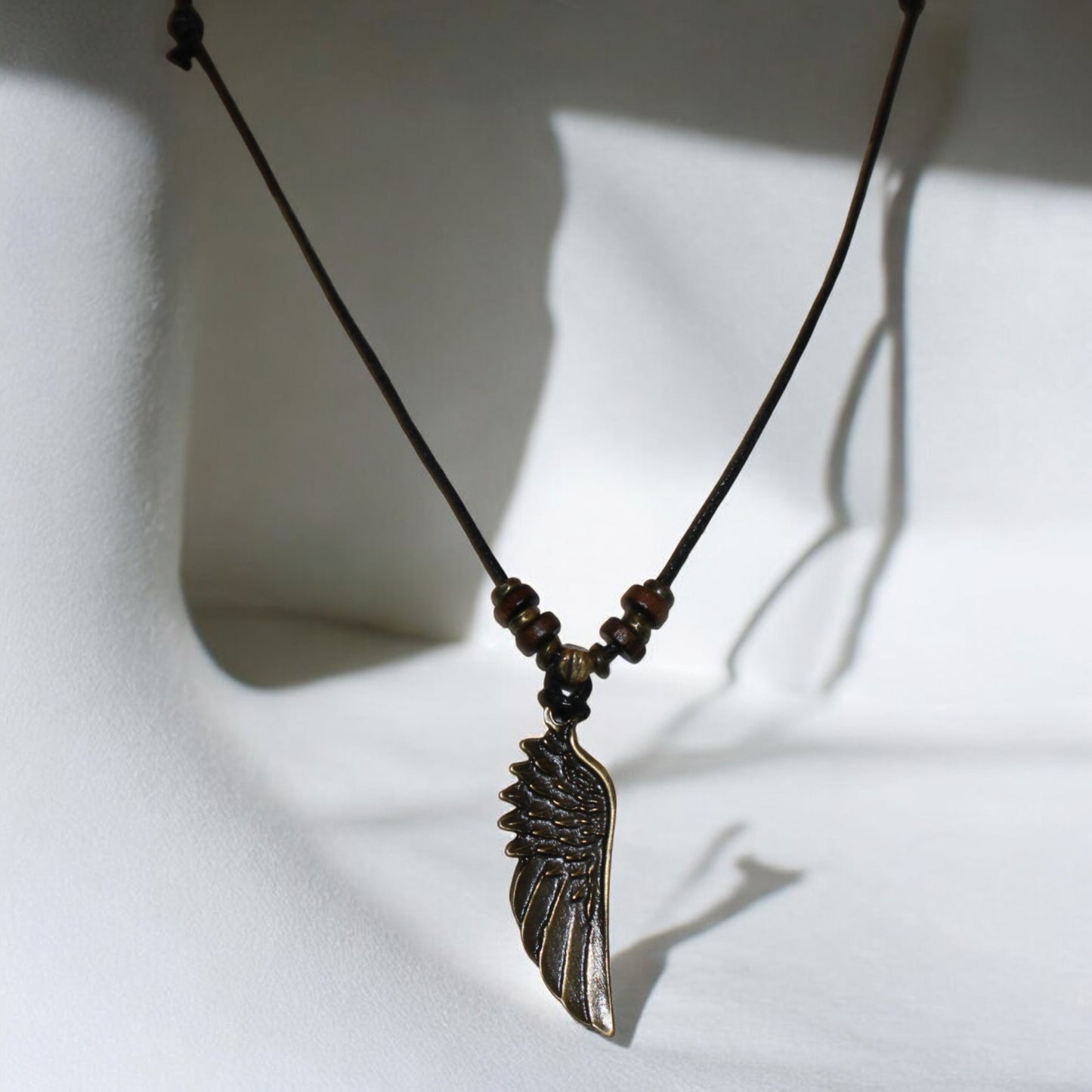 Ayarlanabilir Kanat Kolye – El Yapımı & Ahşap Boncuklu