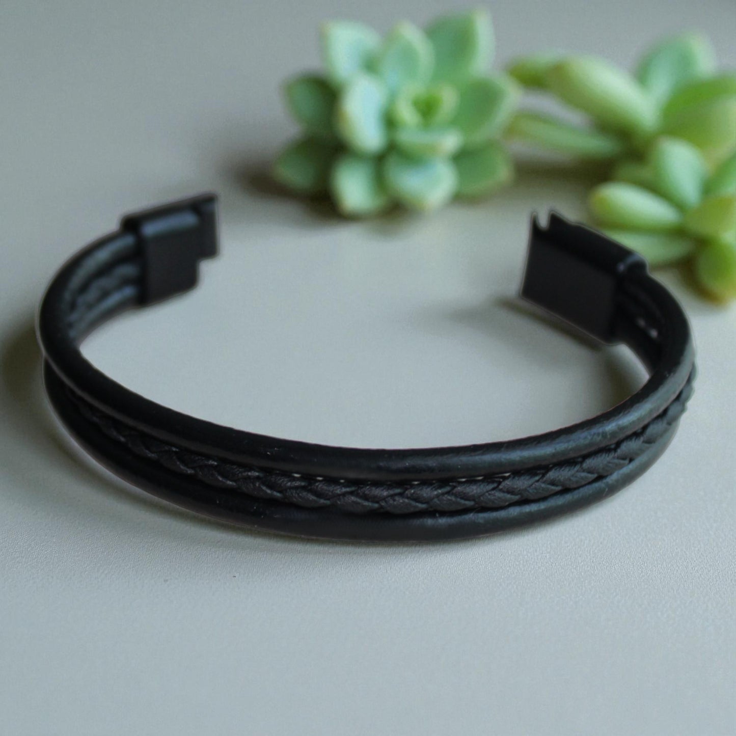 Siyah Erkek Bileklik | Hakiki Deri ve Örgü İp Detaylı, Mıknatıs Kapama, 3 Parça Tasarım, 3 Beden