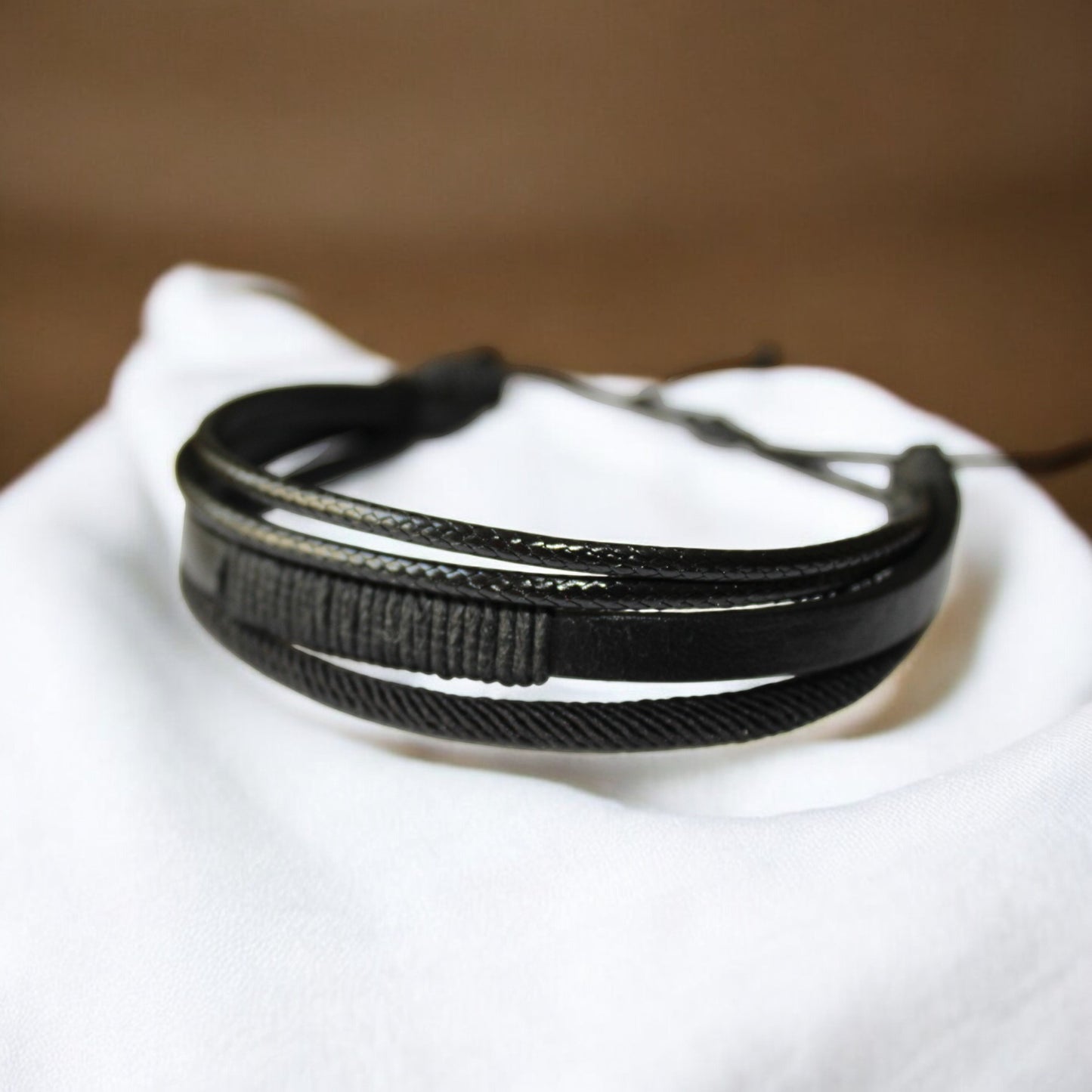 Erkek Siyah Deri Bileklik | İp Sargılı Ayarlanabilir Asansör Kapama