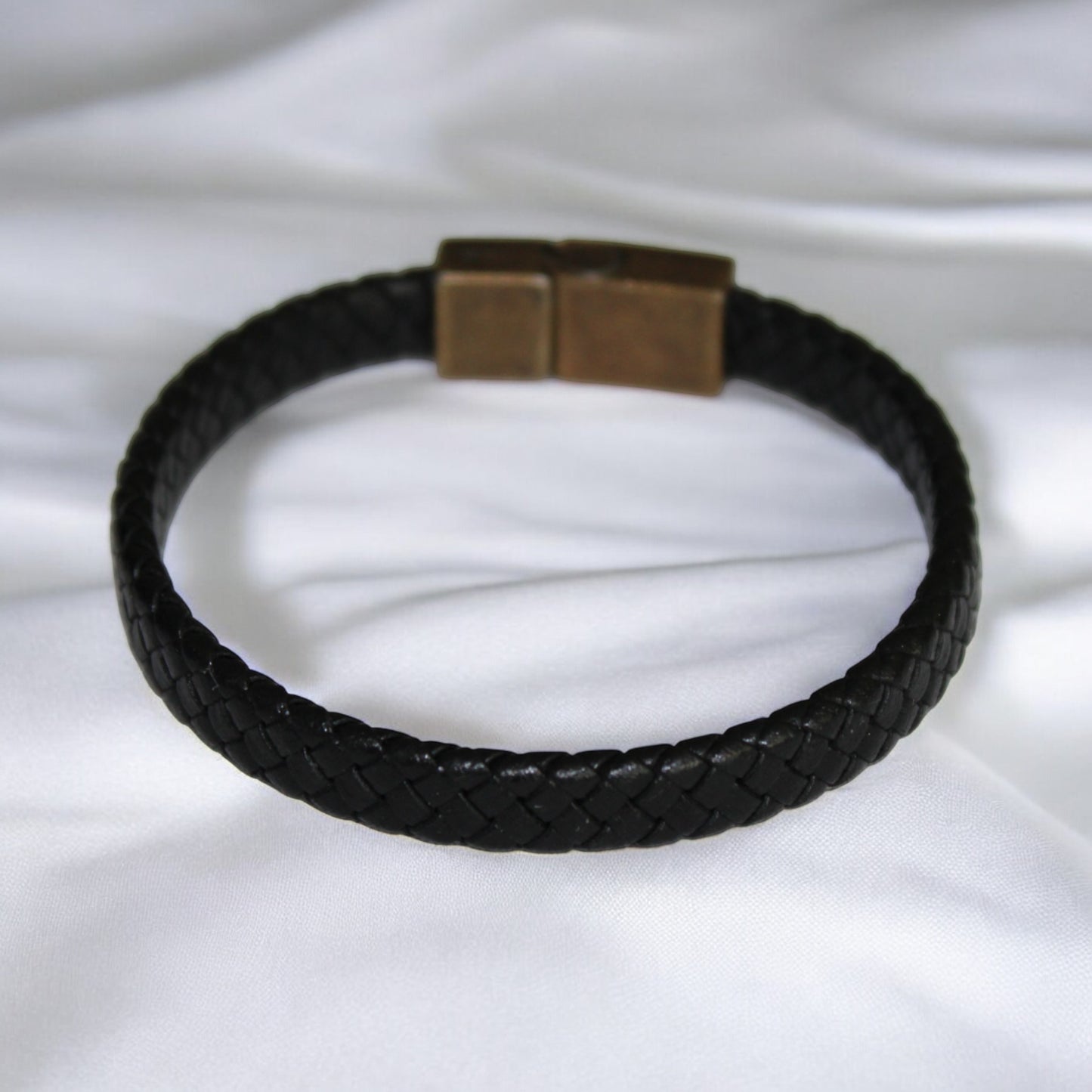 El Yapımı Siyah Gerçek Deri Örgü Bileklik | Antik Sarı Mıknatıslı Kapama