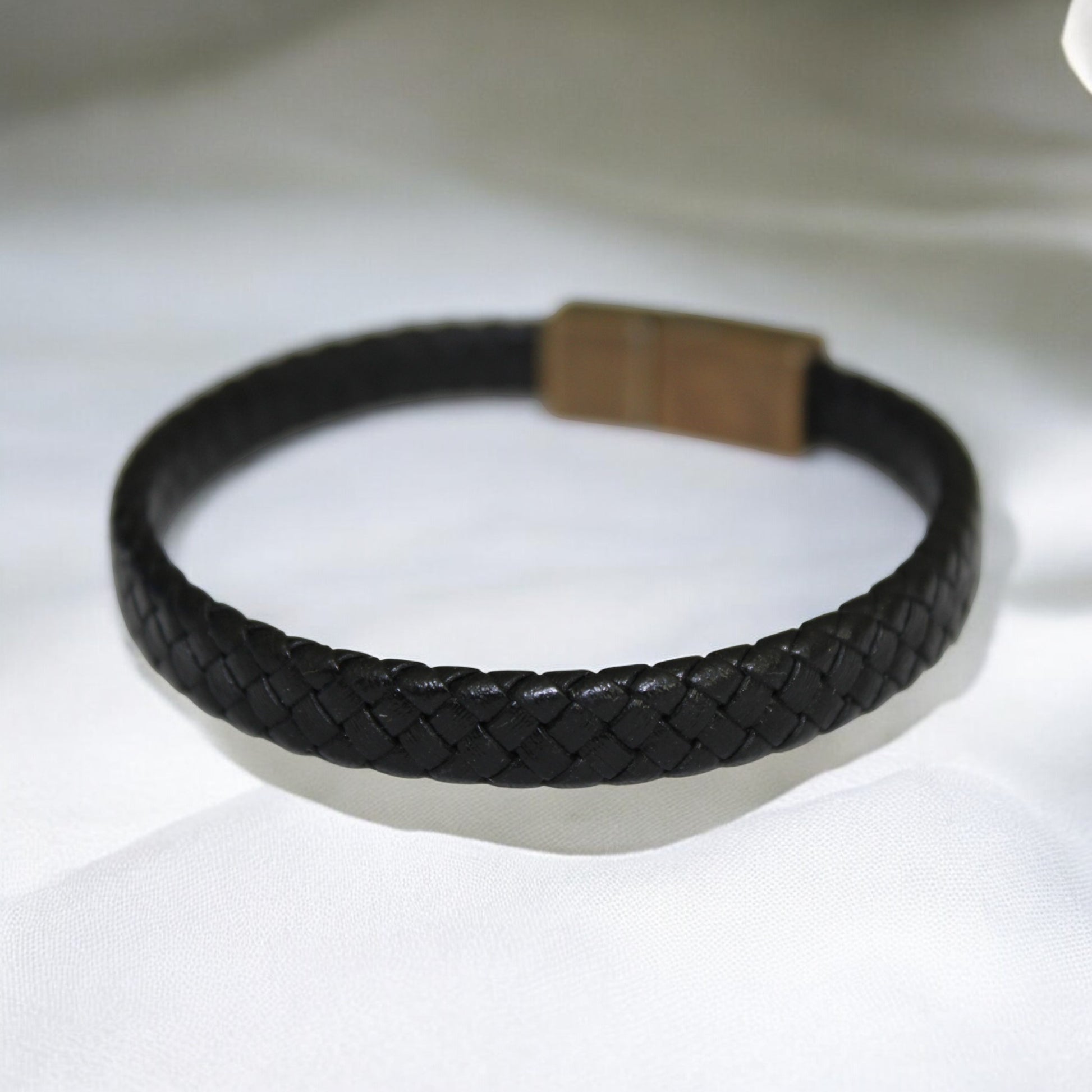 Siyah örgü gerçek deri bileklik, antik sarı mıknatıslı kapama, el yapımı unisex model