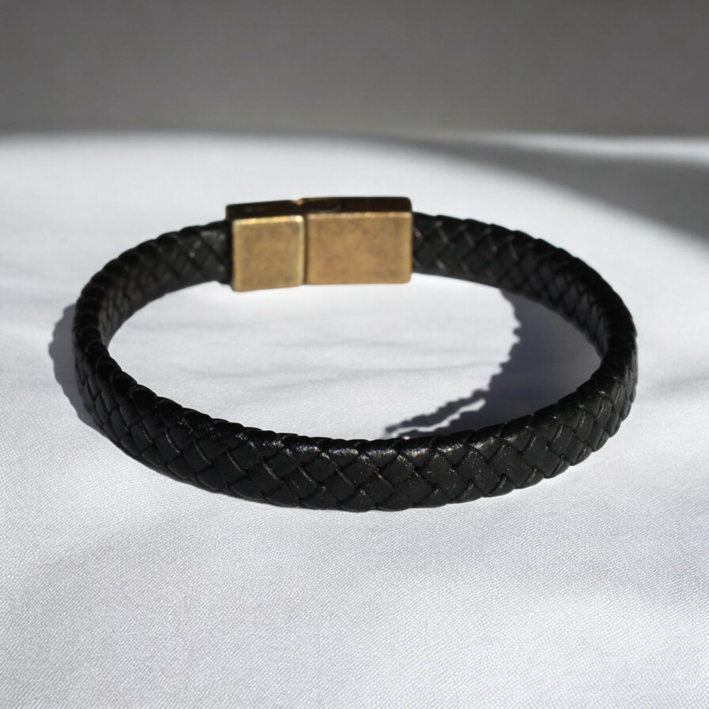 El Yapımı Siyah Gerçek Deri Örgü Bileklik | Antik Sarı Mıknatıslı Kapama