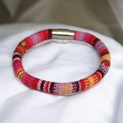Pembe tonlu kilim dokuma mıknatıslı unisex bileklik