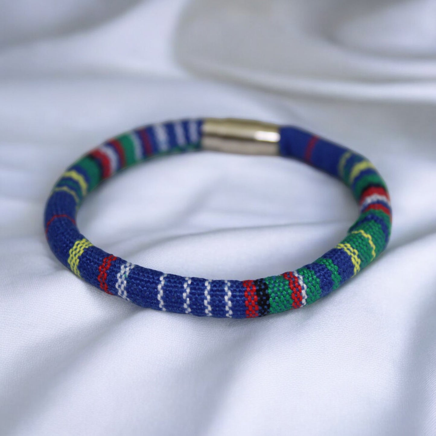 Mavi Kilim Desenli Manyetik Kapamalı El Yapımı Bileklik – Unisex