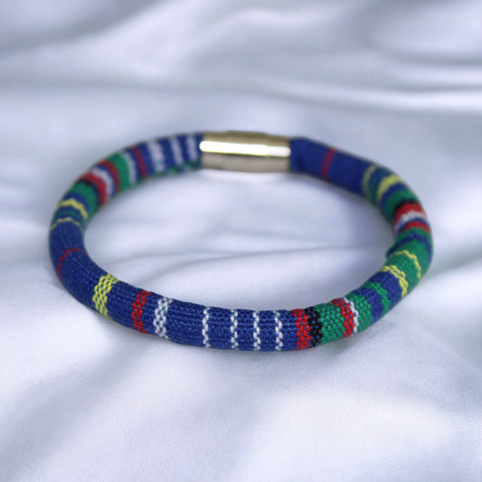 Mavi Kilim Desenli Manyetik Kapamalı El Yapımı Bileklik – Unisex