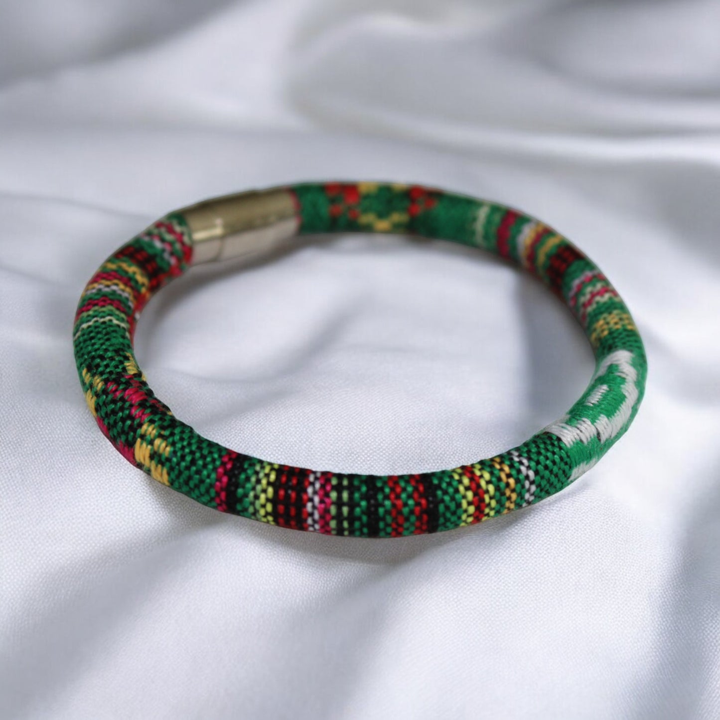 Yeşil Kilim Motifli Mıknatıs Kapamalı Dokuma Unisex Bileklik