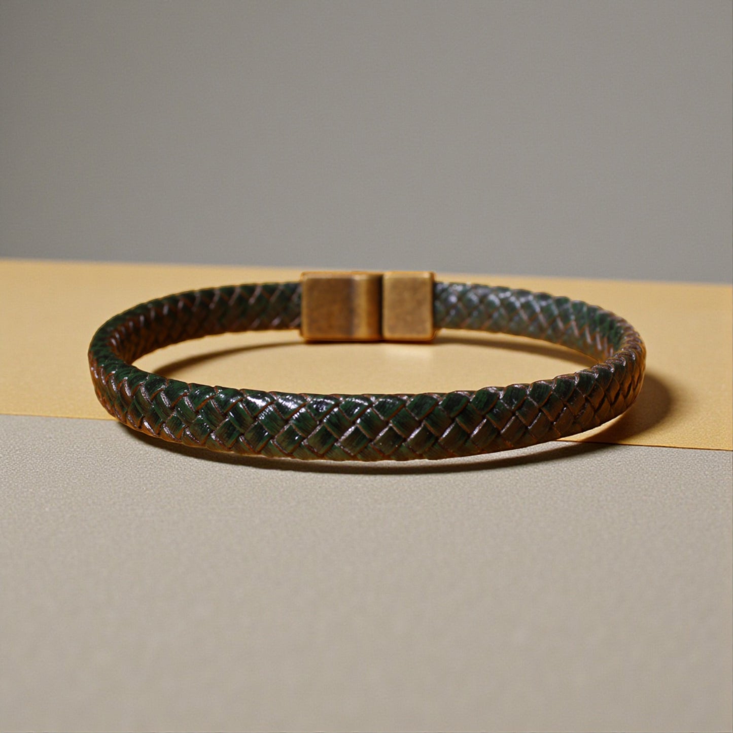 Yeşil Deri Bileklik, Mıknatıs Kapama, 3 Beden Seçeneği, Modern Tasarım