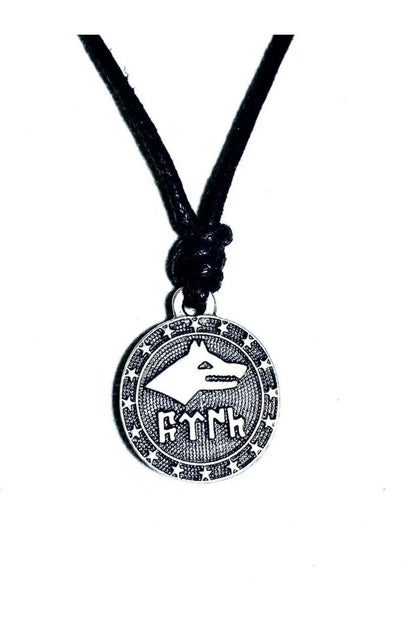 Göktürk bayrağı motifli zamak metal figürlü ayarlanabilir pamuk ip kolye